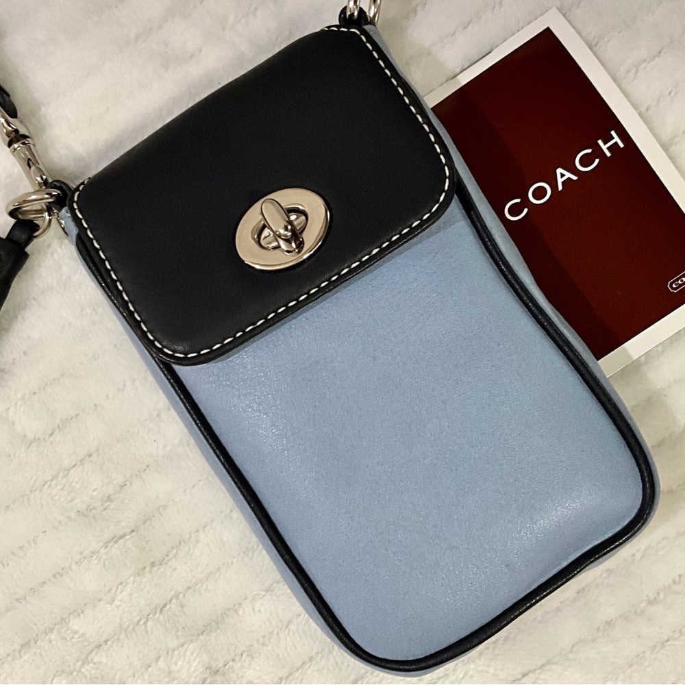 Coach NWT Vintage Womens Turn Closure Wristlet - Picture 2 of 7